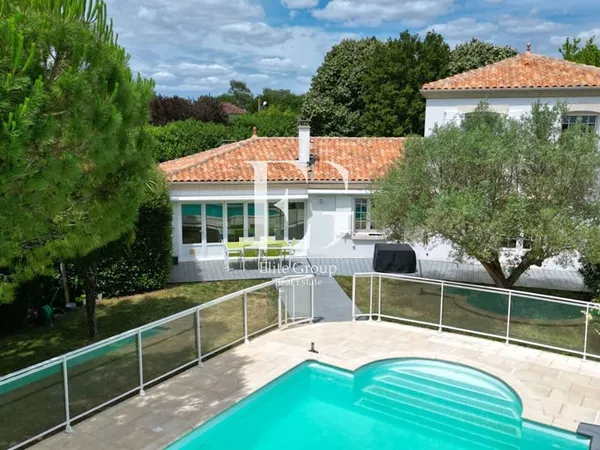 A VENDRE MAISON 7 PIECES 200 m²