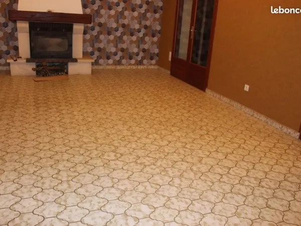 Maison 4 Chambre 750 /mois - Couhé - Garant obligatoire