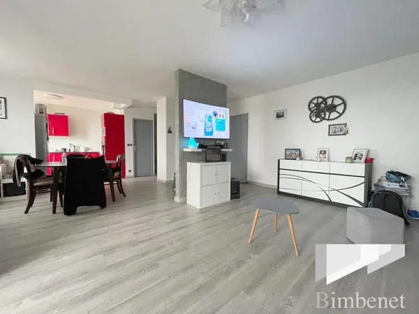 Duplex Spacieux et Lumineux - Un Refuge Urbain Idéal