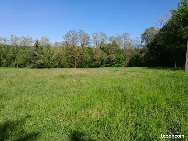 TERRAIN 1486m² SAINT GERMAIN DU SALEMBRE 12800