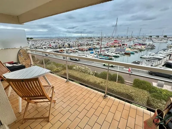 ARCACHON, T2 avec balcon et pkg en 1ère ligne