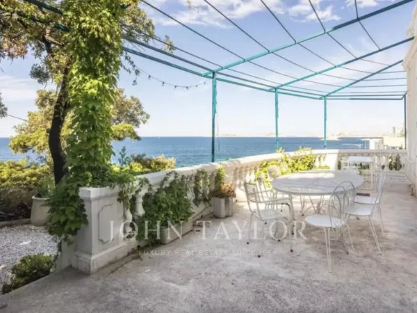 Maison Art Déco en première ligne sur la Corniche