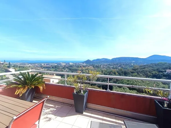 Appartement 2 pièces vue mer en dernier étage