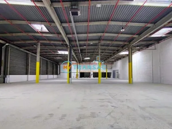 MY TRANSAC vous propose des surfaces de stockages avec quai idéalement placé à Rosny sous bois, avec