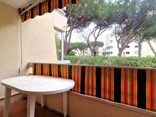 Appartement Fréjus 1 pièce 24 m2 terrasse, stationnement privatif et cave