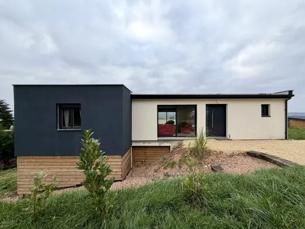 Maison contemporaine avec piscine et vue sur les montagnes  A