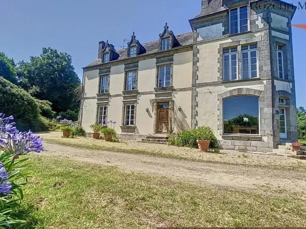QUIMPER- Couronne Quimpéroise à Pluguffan : Manoir du XIXème siè