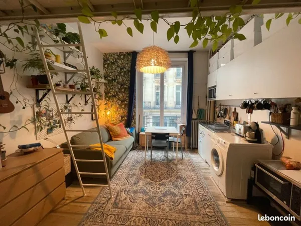 Grand studio lumineux Paris 9eme