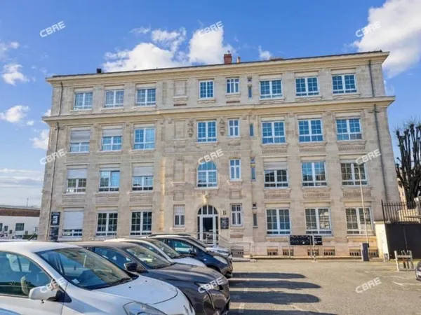 Bureaux 617 m²