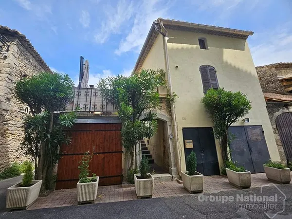 Maison de village avec terrasse, garage et bassin - Goudargues 5 pièce(s) 145 m2