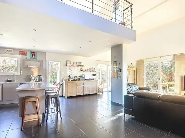 Civrieux maison familiale moderne de 174m² sur terrain de 900m²
