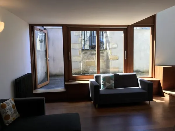 Chartrons T4 meublé duplex avec terrasse