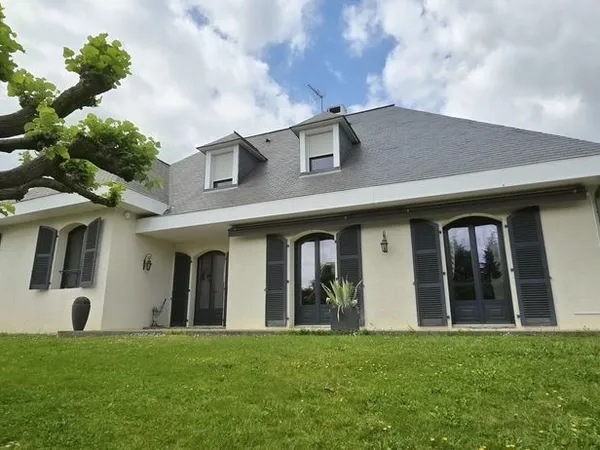 Maison 4 pièces 234 m²