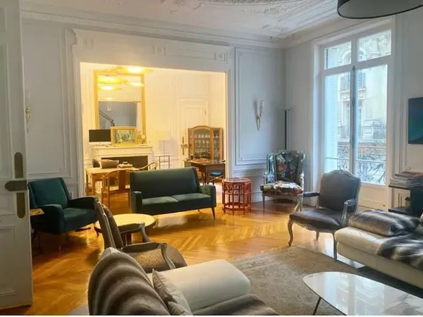Appartement 7 pièces 220 m²