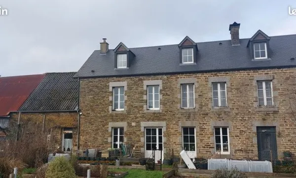 Maison, ancien corps de ferme 1834 - Volumes exceptionnels - 219 m² + 320 m² de dépendances - Suisse