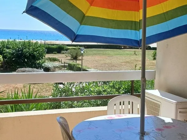 STUDIO CABINE FACE A LA MER DIRECT PLAGE