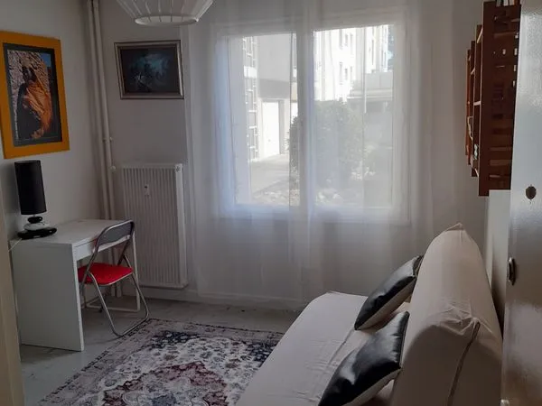 Chambre 12 m2, centre Valence