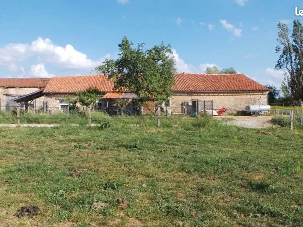 Ferme équestre avec camping équipée de gites insolites