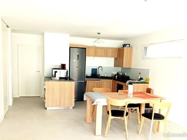 Côté CHU 1 chambre meublée TOUT INCLUS dans T4 neuf de standing de 87 m2 + balcon