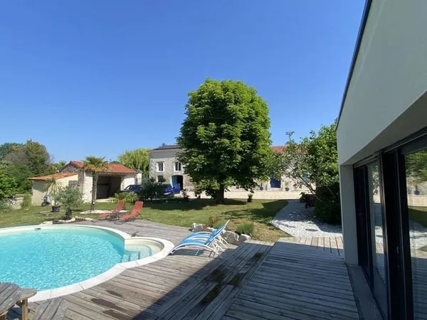 Maison 8 pièces 380 m²
