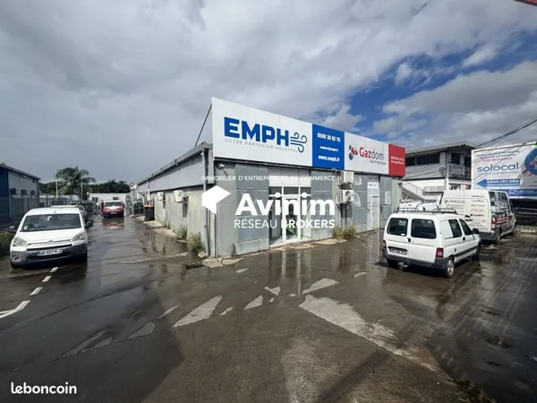 Local 340 m² Baie-Mahault