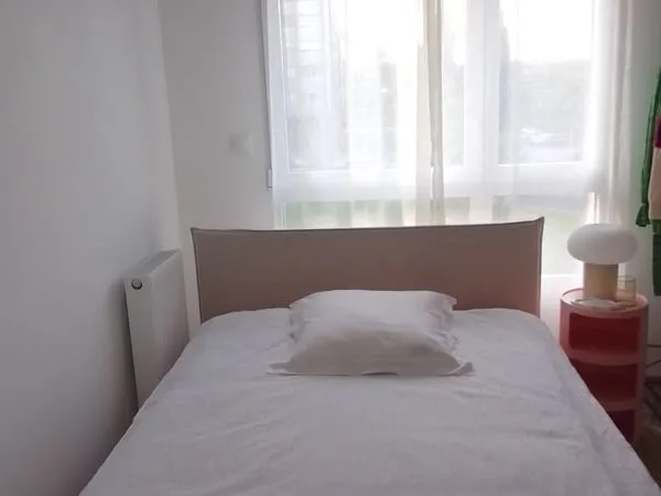 Chambre en sous-location - uniquement pour une fille