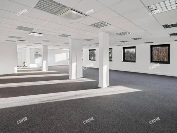 Bureaux 677 m²