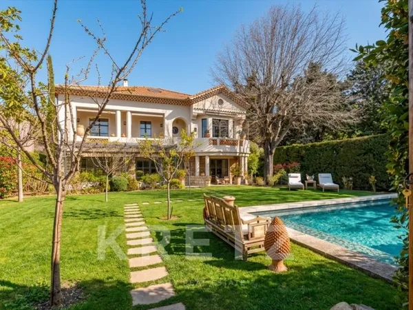 Exclusivité. Aix-en-Provence. Maison de charme rénovée , 5 chambres, piscine, appartement indépendan