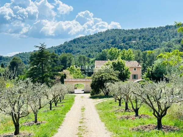 Belle Bastide avec piscine à Louer dans le Luberon