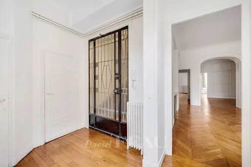 Appartement 7 pièces 157 m²