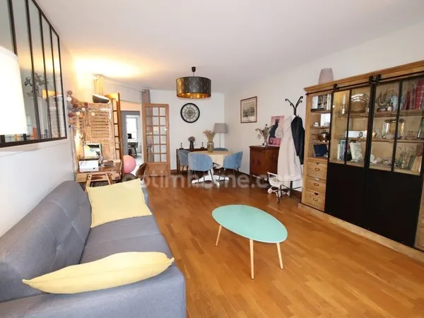 Médiathèque, à 10' à pied de la gare, Appartement de 92m2 en excellent état avec parking classé D