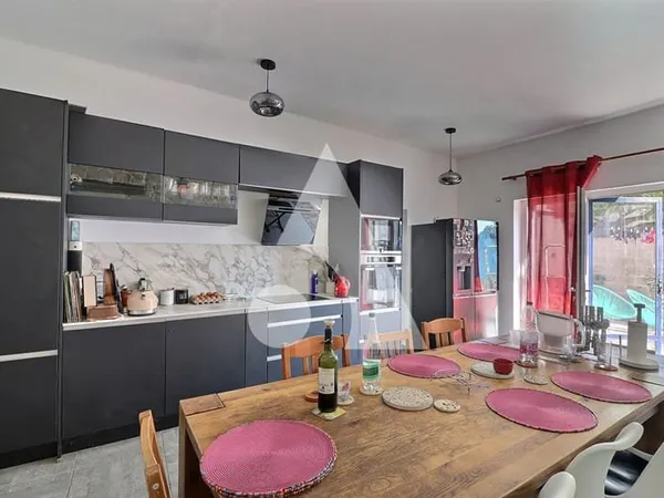 Maison familiale 200 m² avec dépendance sur terrain arboré de 906 m² Quartier Hermitage à Pontoise