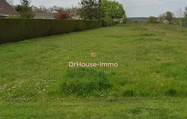 Beau terrain à batir de 849 m² situé dans village calme avec écoles ,accès gare (pass Navigo)