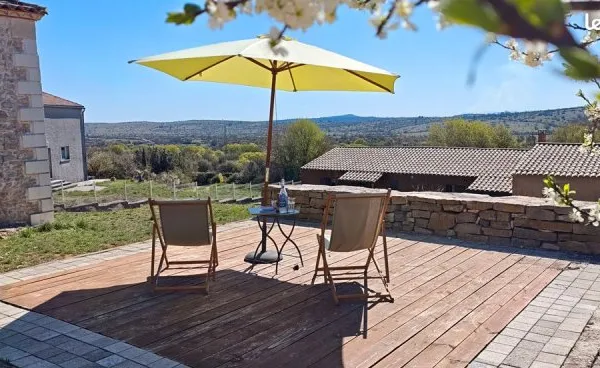 Et si ce printemps changeait votre vie ? Maison + 2 gîtes - 650 000