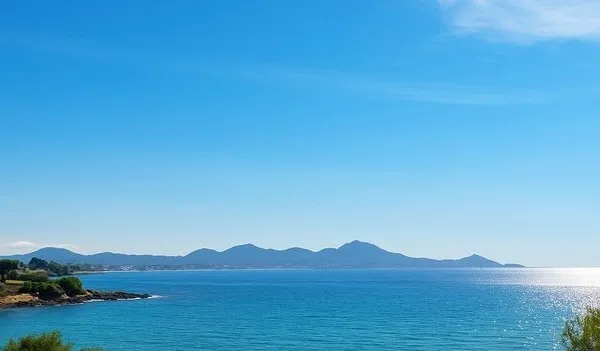 Immeuble à vendre entre LES ISSAMBRES et SAINTE MAXIME (83)