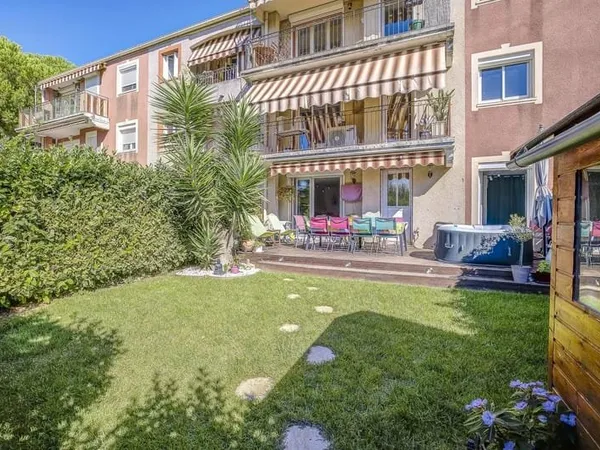 Nice: Corniche Belle Vue: 4 pièces en rez-de-jardin avec parking