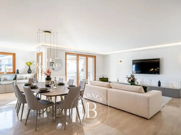 CANNES CENTRE - APPARTEMENT APERCU MER - 4 CHAMBRES - TERRASSE