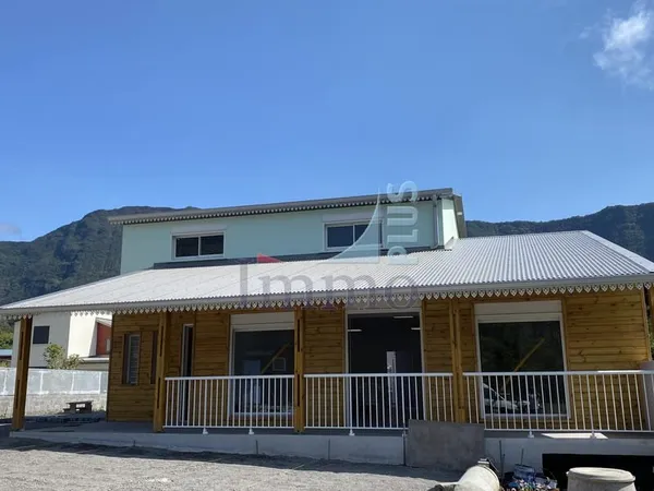 LOCAL COMMERCIAL OU PROFESSIONNEL SALAZIE
