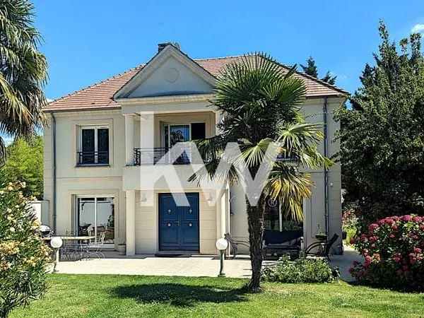 Maison de 7 pièces (193 m²) à vendre à SAINT GRATIEN