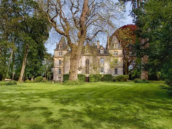 Un château néogothique du XIXe siècle