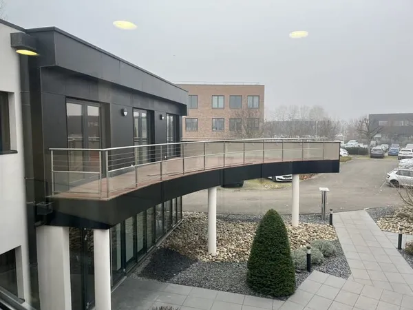 Local commercial 236 m²