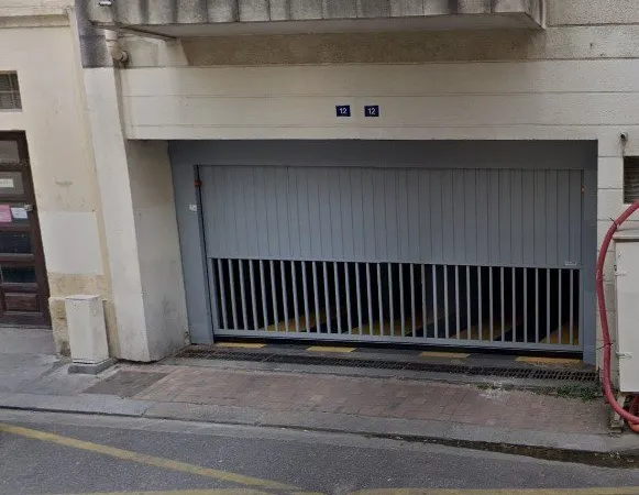 Parking/Box fermé à louer au centre-ville de Bordeaux