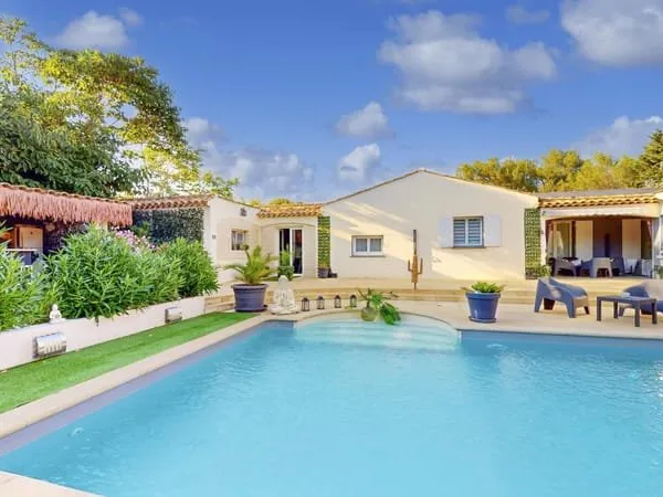 Maison d'habitation et gite à FLAYOSC de 181 m2