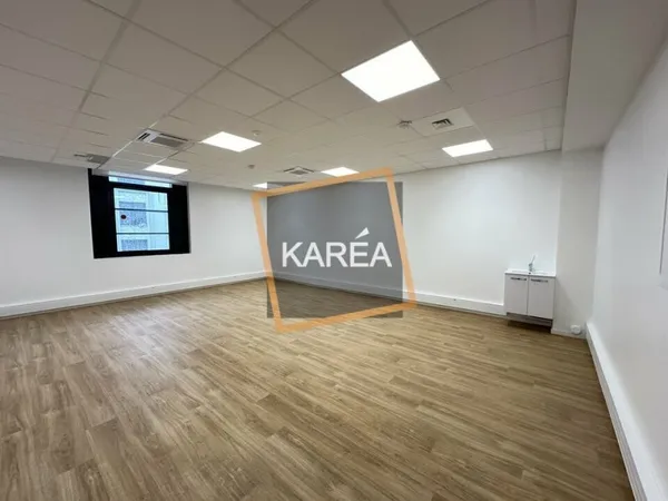 Local professionnel 79 m²
