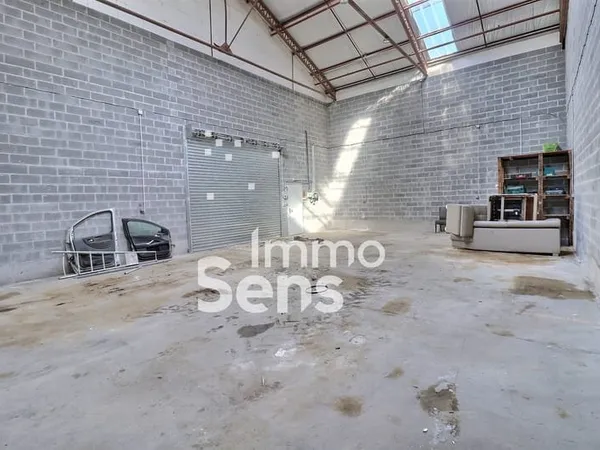 Entrepôt de 125 m2 avec grande hauteur sous plafond à Roubaix