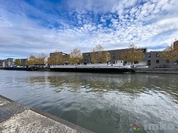 Péniche 5 pièces 135 m²