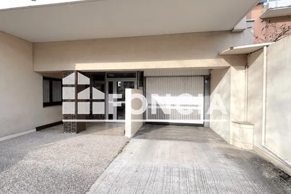 Stationnement Location Voiron  12m² 65€