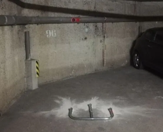 Place de parking en sous-sol sécurisé — Avenue Etienne d'Orves 350 m de la gare RER Juvisy (côté Mai