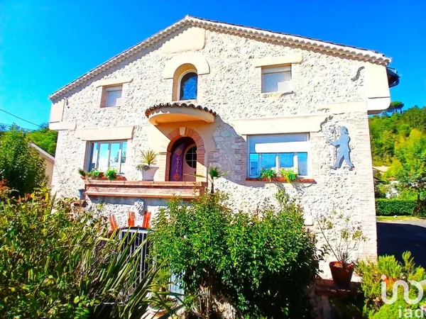 Maison 6 pièces 240 m²
