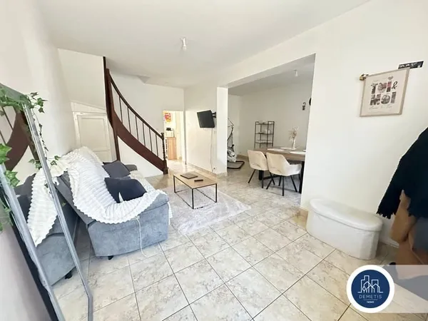 CHARMANTE MAISON AVEC LOCATAIRE